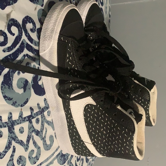 Nike - Picture 2 of 4